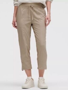 NWT - Lululemon Dance Studio MR Crop - SHEER OAK / SZ 8